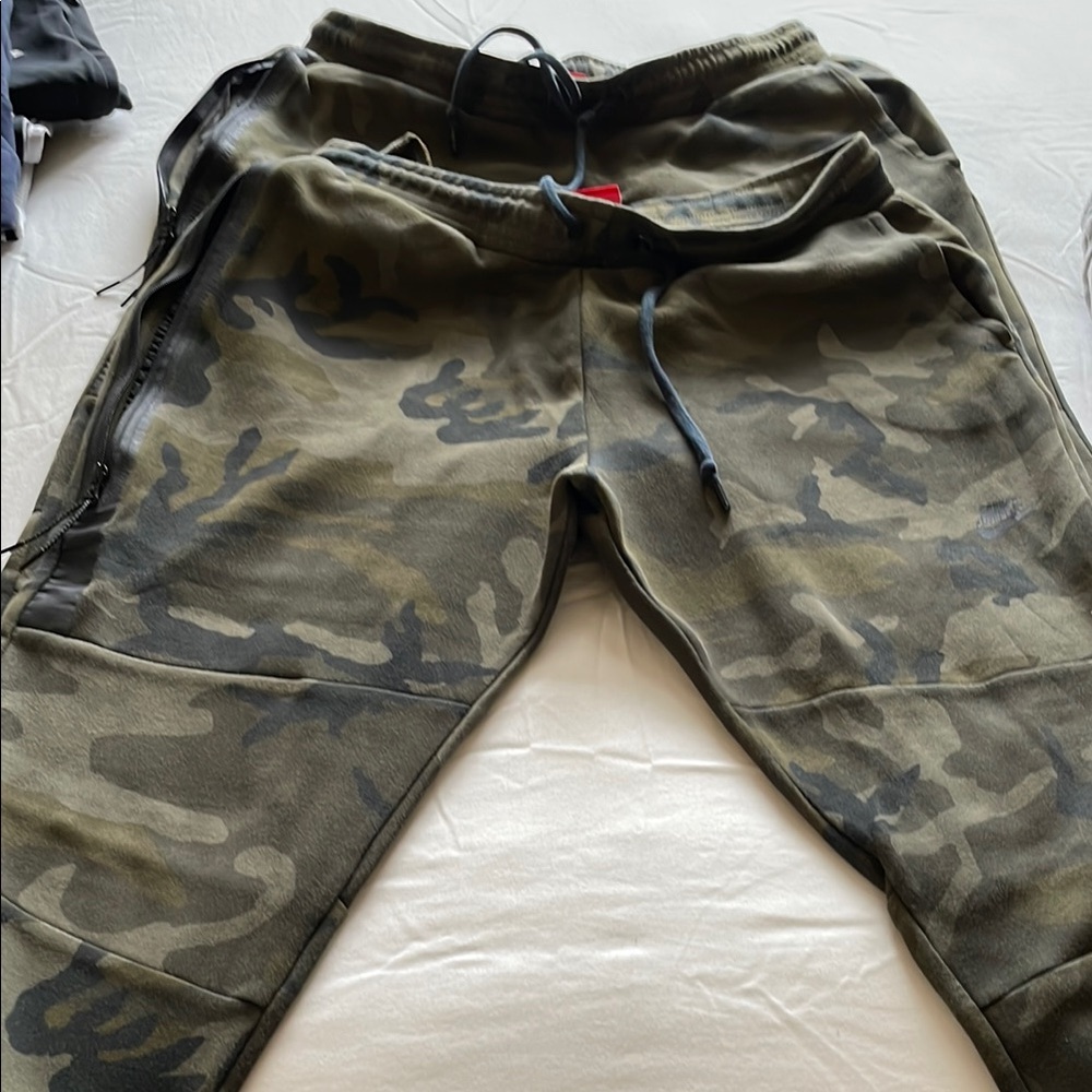 Nike Men's Camo Joggers Olive Green Drawstring Sweatpants